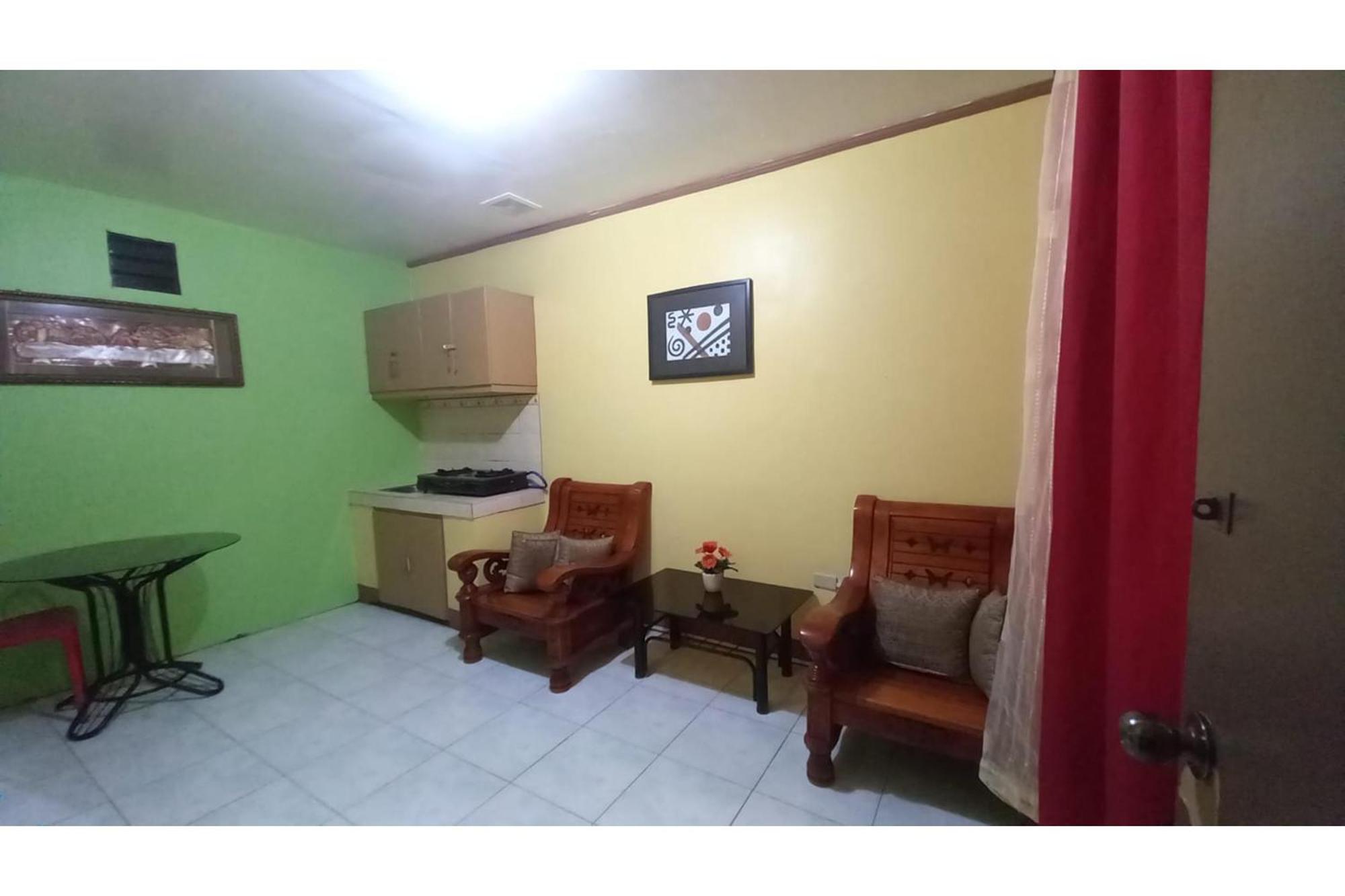 Oyo 1048 Jomckayl Apartelle Нага Екстериор снимка